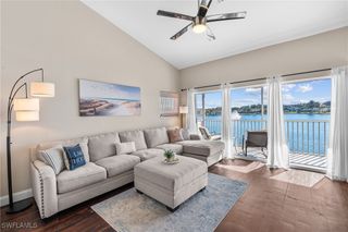 541 Windsor SQ, Naples, FL 34104