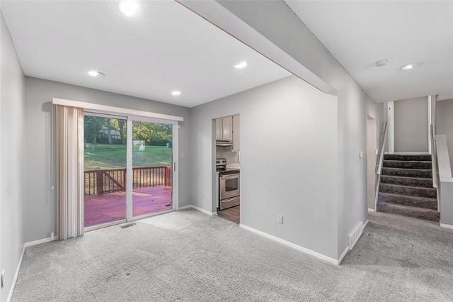 717 Heatherwood Drive, West Des Moines, IA 50265