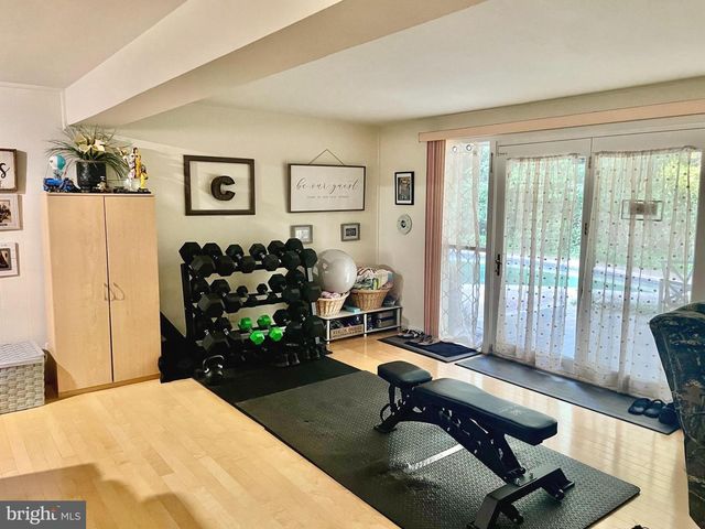 1036 CARPER ST, Mclean, VA 22101