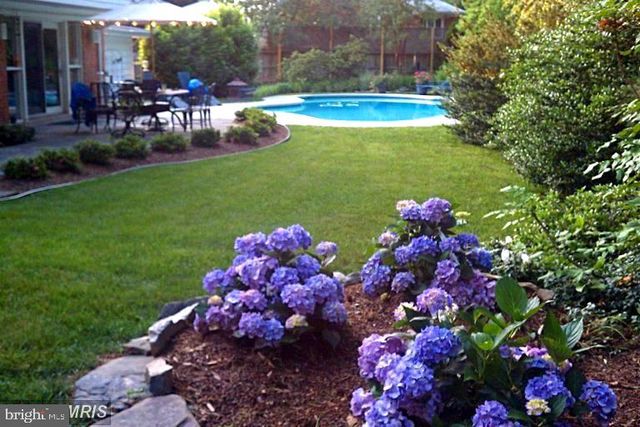 1036 CARPER ST, Mclean, VA 22101