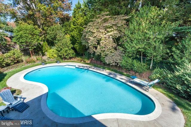 1036 CARPER ST, Mclean, VA 22101