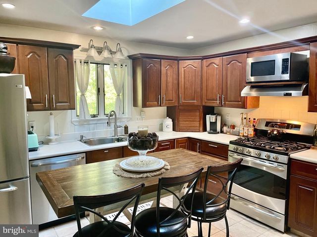 1036 CARPER ST, Mclean, VA 22101