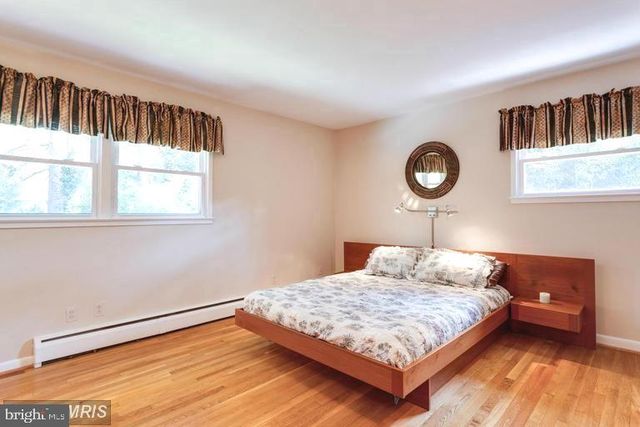 1036 CARPER ST, Mclean, VA 22101