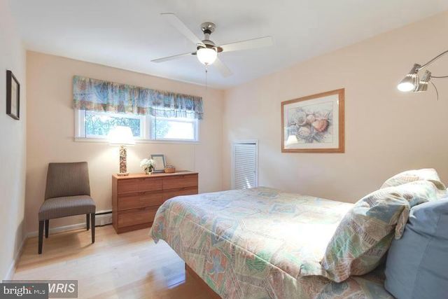 1036 CARPER ST, Mclean, VA 22101