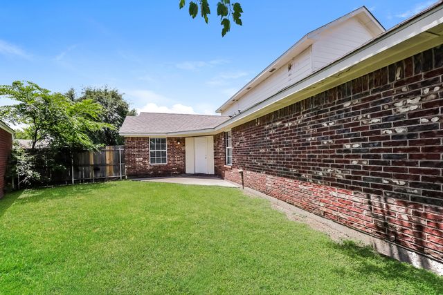 10522 Woodleaf Drive, Dallas, TX 75227