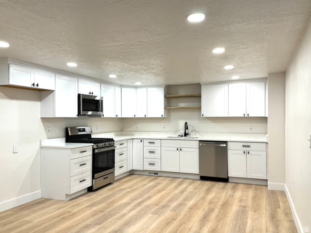 Image 3 of property listing at 798 W VINE ST, Tooele, UT 84074