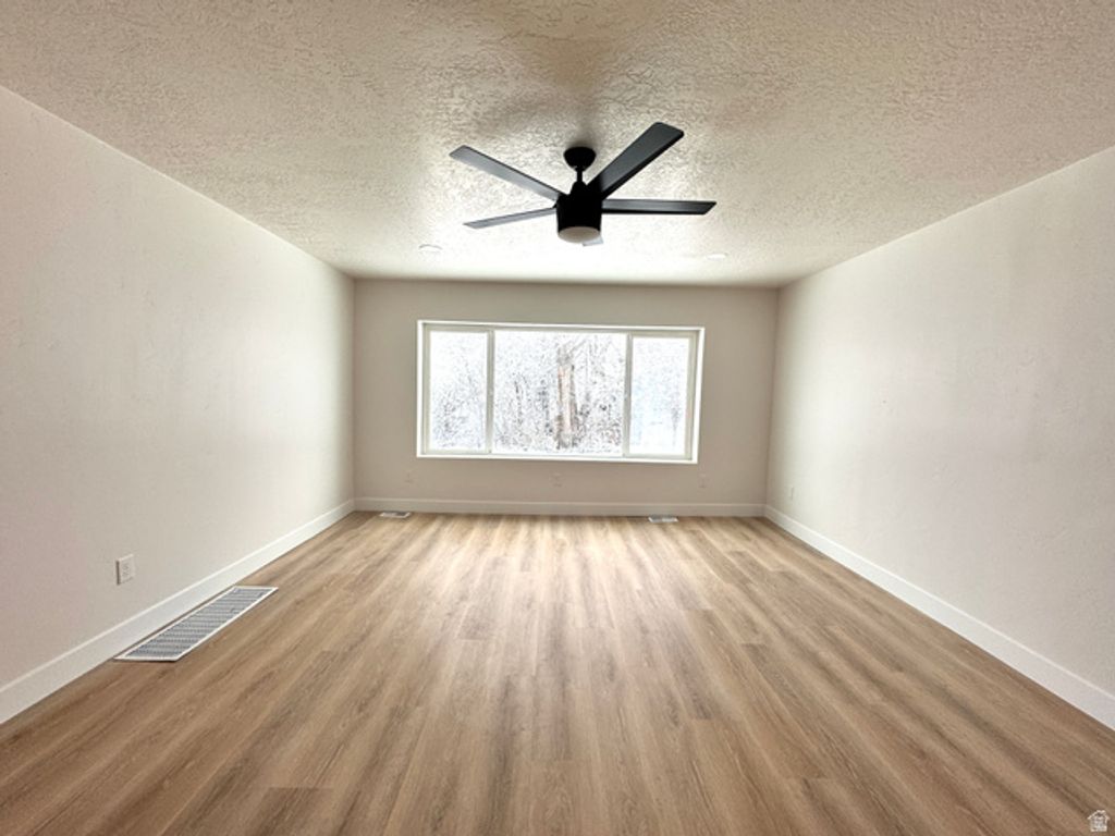 Image 5 of property listing at 798 W VINE ST, Tooele, UT 84074