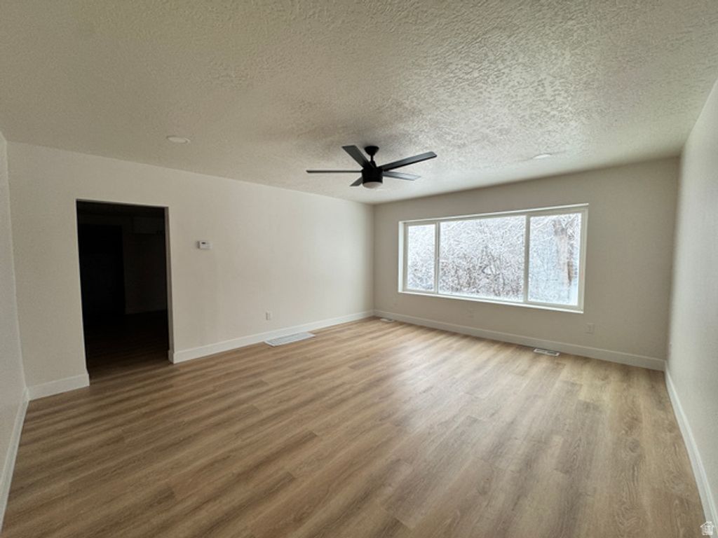 Image 6 of property listing at 798 W VINE ST, Tooele, UT 84074