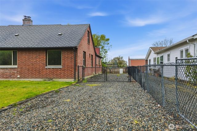 7316 166th Avenue E, Sumner, WA 98390