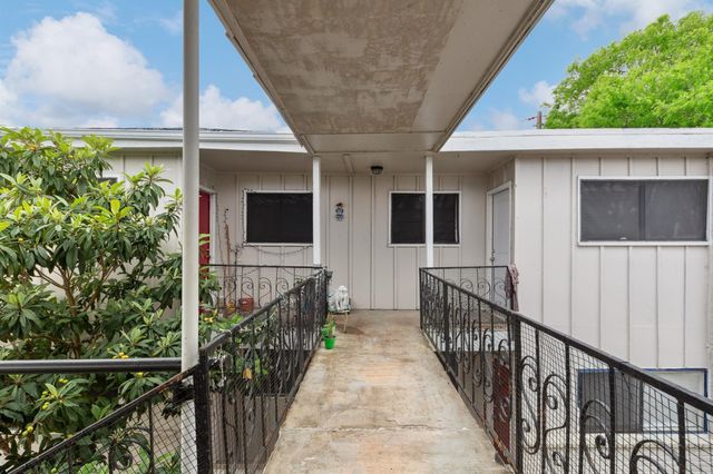 3906 Video Street F, Dickinson, TX 77539