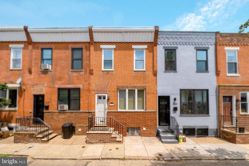 1033 DALY ST, Philadelphia, PA 19148