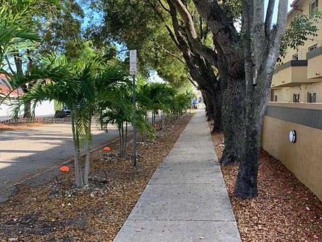 14900 SW 82nd Ter 14-205, Miami, FL 33193