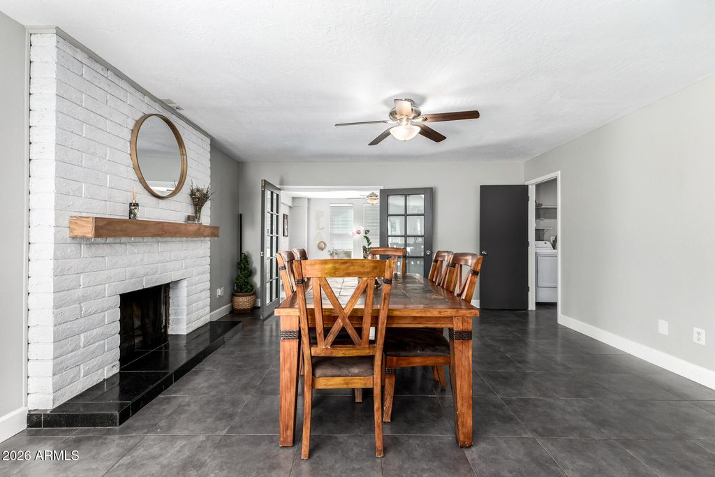 Image 14 of property listing at 1727 S SYCAMORE --, Mesa, AZ 85202