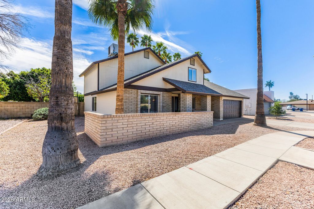 Image 2 of property listing at 1727 S SYCAMORE --, Mesa, AZ 85202