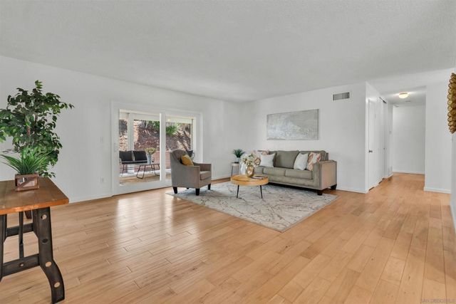 10149 Carreta Dr, Santee, CA 92071