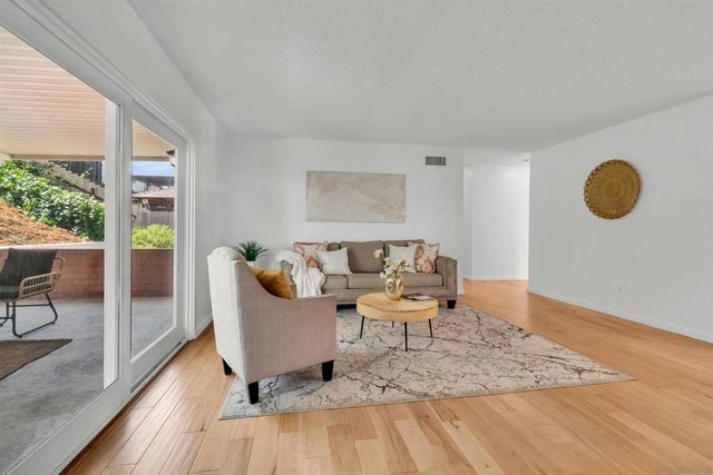 10149 Carreta Dr, Santee, CA 92071