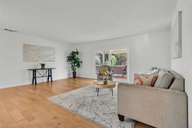 10149 Carreta Dr, Santee, CA 92071