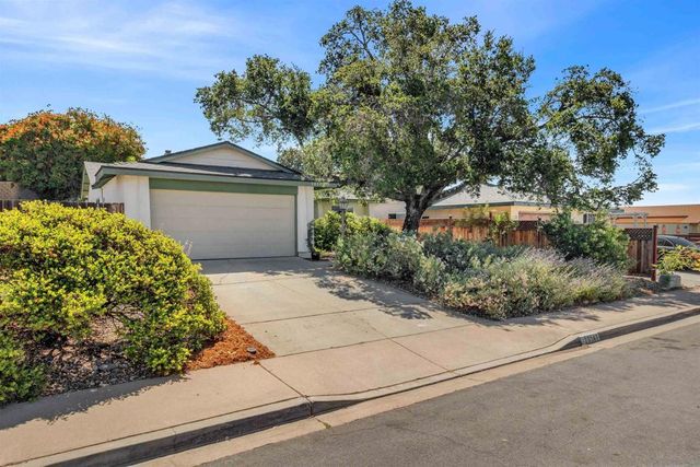 10149 Carreta Dr, Santee, CA 92071