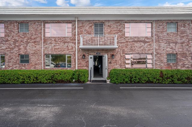 350 S Cypress Rd 521, Pompano Beach, FL 33060