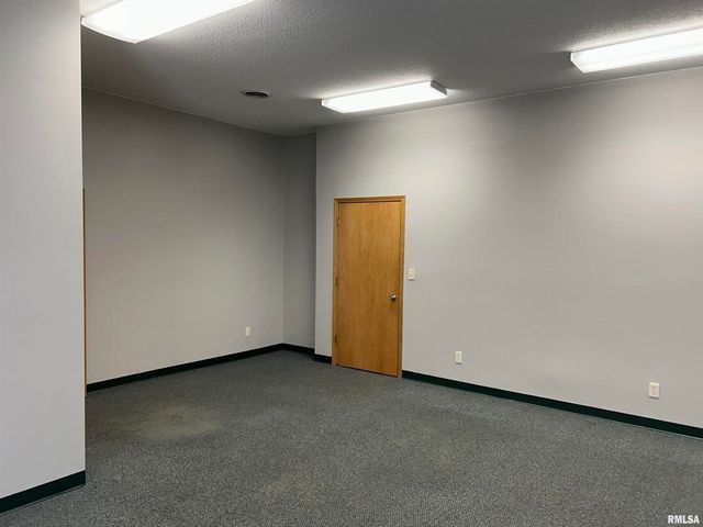 512 1ST Avenue 3, Colona, IL 61241