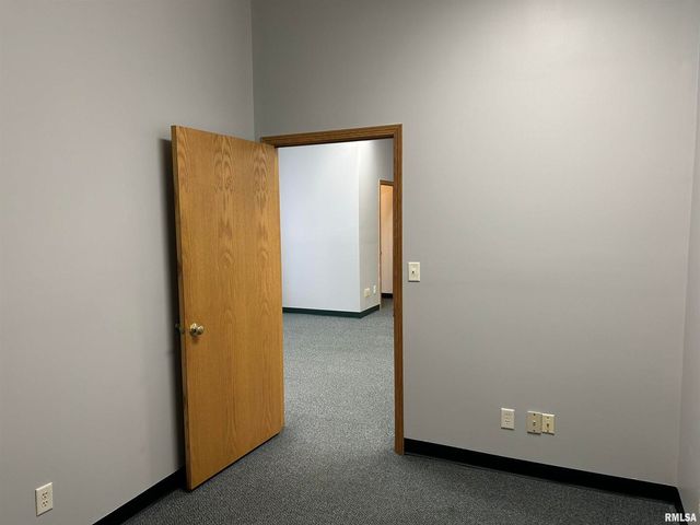 512 1ST Avenue 3, Colona, IL 61241