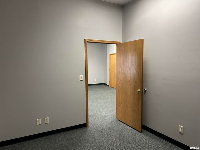 512 1ST Avenue 3, Colona, IL 61241