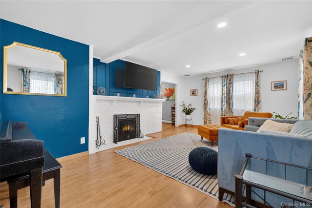 22 Blossom Hill Drive, Marlboro, NY 12542