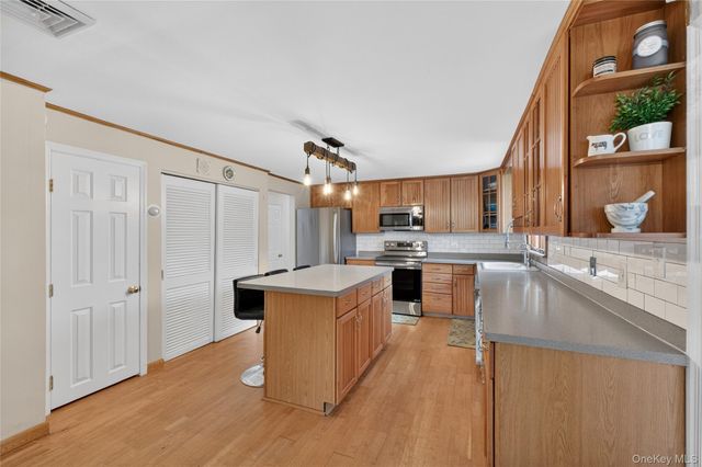 22 Blossom Hill Drive, Marlboro, NY 12542