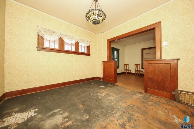 1112 W 8th St Street, Sioux Falls, SD 57104