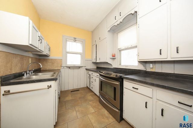 1112 W 8th St Street, Sioux Falls, SD 57104