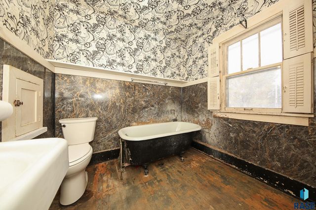 1112 W 8th St Street, Sioux Falls, SD 57104