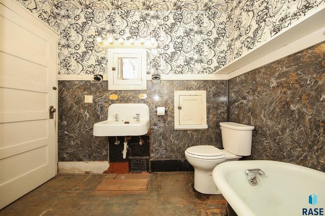 1112 W 8th St Street, Sioux Falls, SD 57104