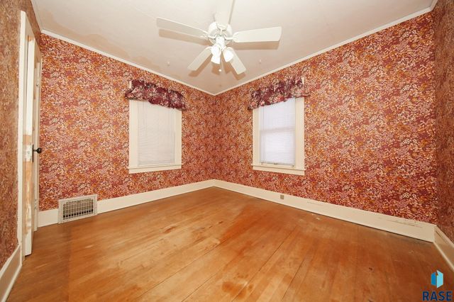 1112 W 8th St Street, Sioux Falls, SD 57104