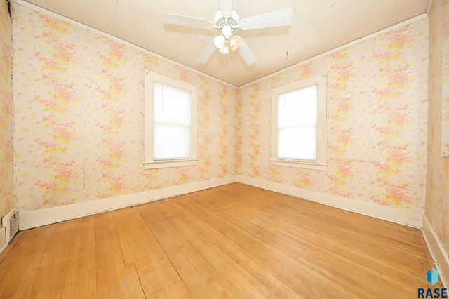 1112 W 8th St Street, Sioux Falls, SD 57104