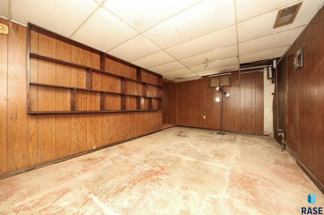 1112 W 8th St Street, Sioux Falls, SD 57104