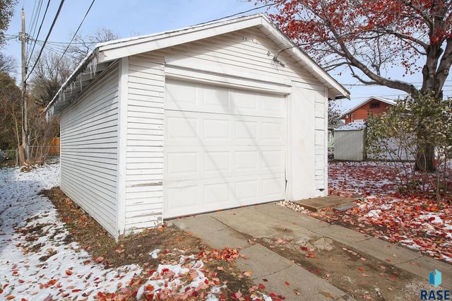 1112 W 8th St Street, Sioux Falls, SD 57104