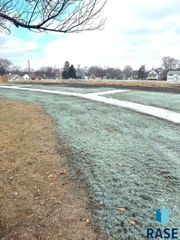 1112 W 8th St Street, Sioux Falls, SD 57104