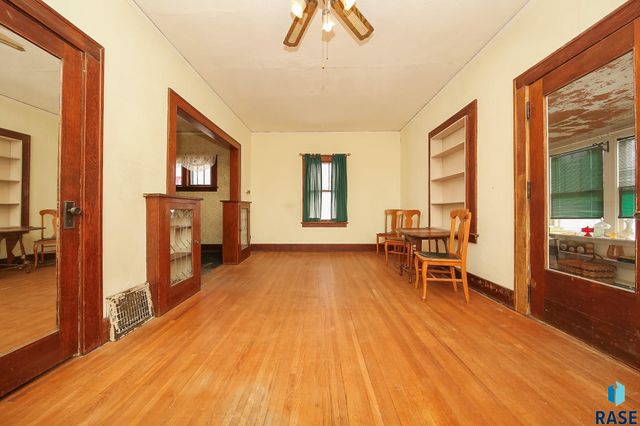 1112 W 8th St Street, Sioux Falls, SD 57104