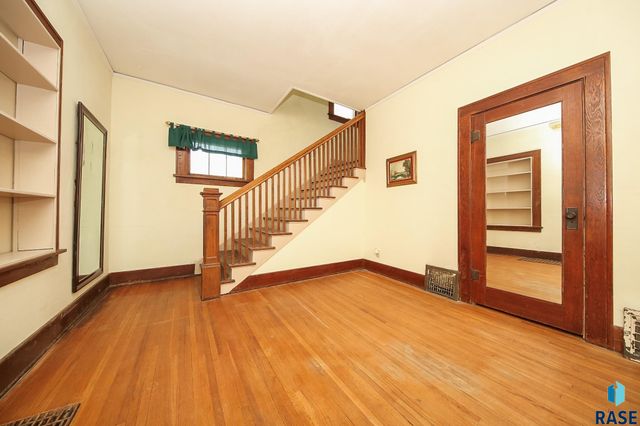 1112 W 8th St Street, Sioux Falls, SD 57104