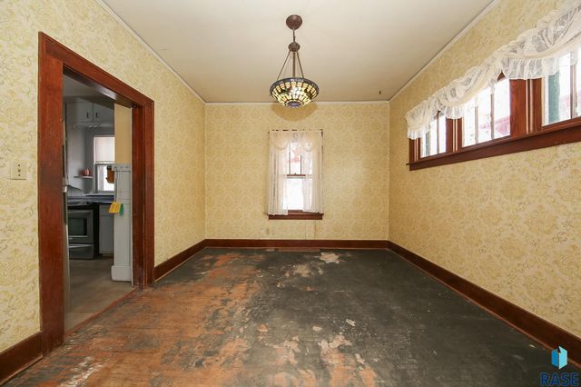 1112 W 8th St Street, Sioux Falls, SD 57104