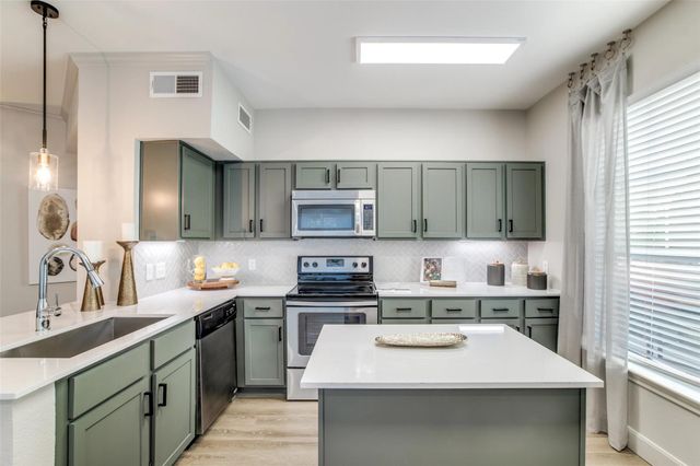 3003 Memorial Court 2230, Houston, TX 77007