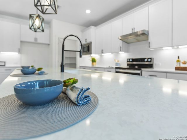 125 Slenderleaf, Marble Falls, TX 78654