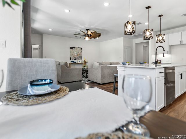 125 Slenderleaf, Marble Falls, TX 78654