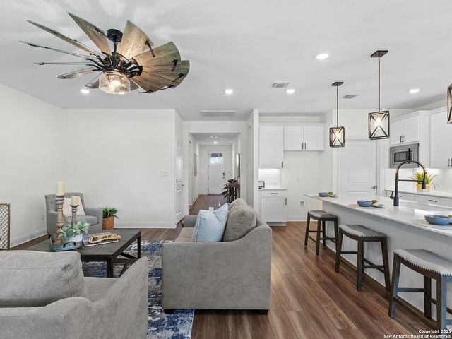 125 Slenderleaf, Marble Falls, TX 78654