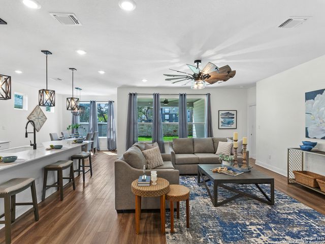 125 Slenderleaf, Marble Falls, TX 78654