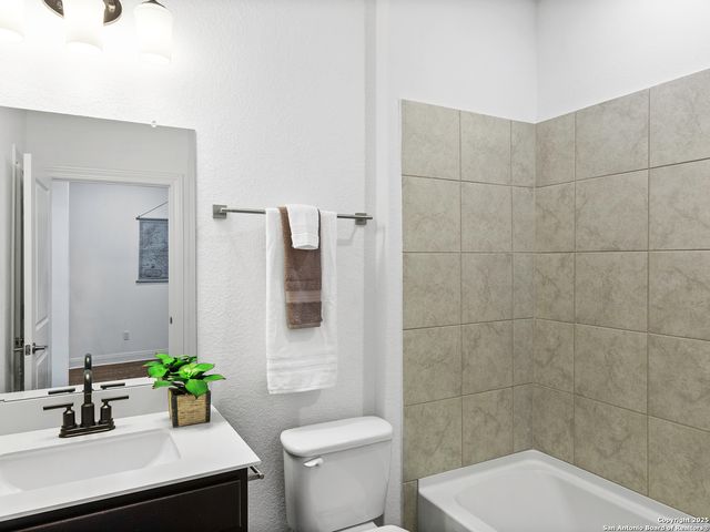 125 Slenderleaf, Marble Falls, TX 78654