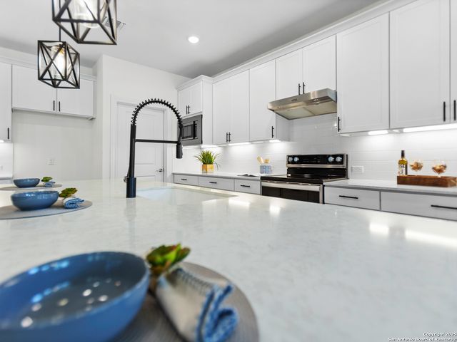 125 Slenderleaf, Marble Falls, TX 78654