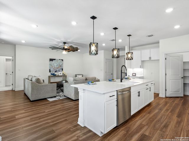 125 Slenderleaf, Marble Falls, TX 78654