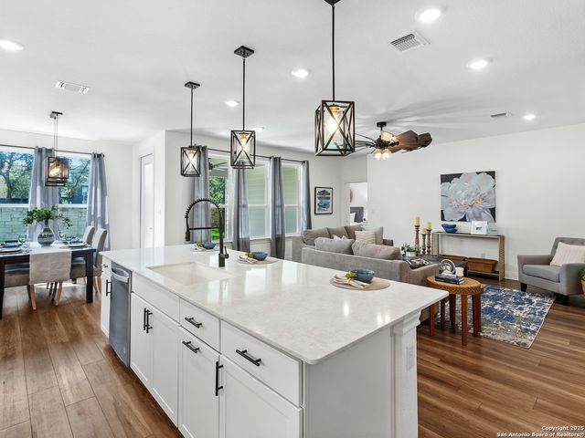 125 Slenderleaf, Marble Falls, TX 78654