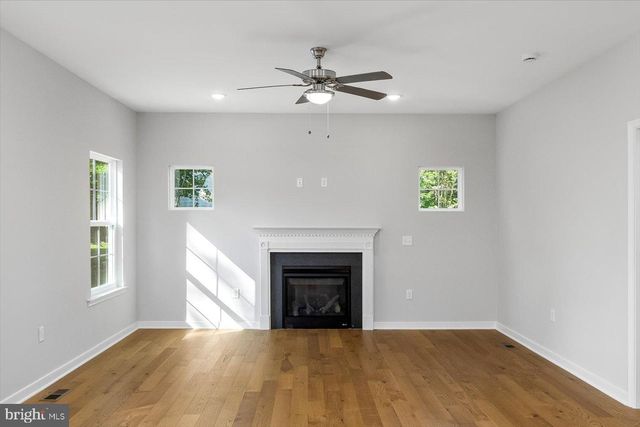 327 YORKTOWN BLVD, Locust Grove, VA 22508